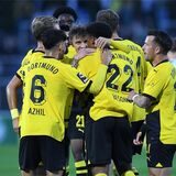 Die Spieler der BVB-U23 bejubeln ihren Treffer gegen Duisburg.
