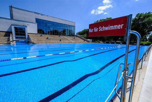 Das Sportbecken im Freibad Süd in Recklinghausen