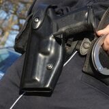Die Polizei sucht nach zwei Jugendlichen, die Handys aus einem Geschäft in Schermbeck gestohlen haben. (Symbolbild)