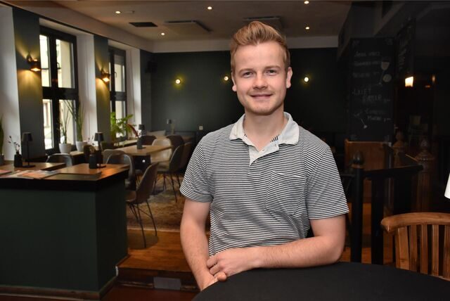 Till Feldkamp ist einer der Betreiber des Restaurants „Brüderlich“ an der Kaiserstraße.