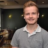 Till Feldkamp ist einer der Betreiber des Restaurants „Brüderlich“ an der Kaiserstraße.