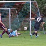 Eugene Broschat (r.) scheitert hier in aussichtsreicher Position an BRB-Keeper Ingvar Busch, Pascal Krysteck (l.) braucht nicht mehr einzugreifen.
