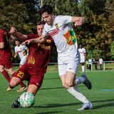 Cebrail Akin (r.) und der FC Roj schlugen die Dortmunder Löwen um Marcel Gabor.
