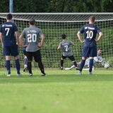 Elfer gehalten: Torwart Björn Schlegel von der SG Titania/Rot-Weiß Erkenschwick pariert den Schuss von Hertens Tom Kiel (Nr. 7).