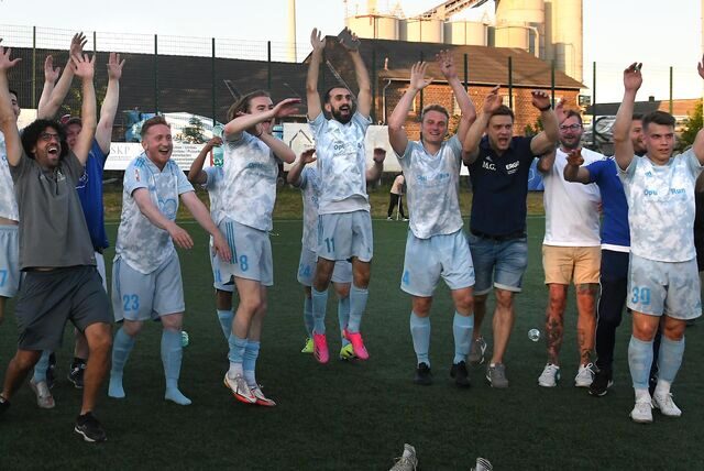 Im Sommer 2022 feierten die Fußballer des SV Wacker Obercastrop III den Kreisliga-B-Aufstieg. Das Projket Wacker III ist jetzt beendet.