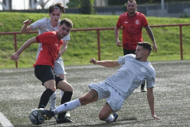 In der Kreisliga B1 verbesserte sich die SG Arminia/Victoria durch einen deutlichen 7:2-Derbysieg gegen VfB Habinghorst II auf den fünften Rang.