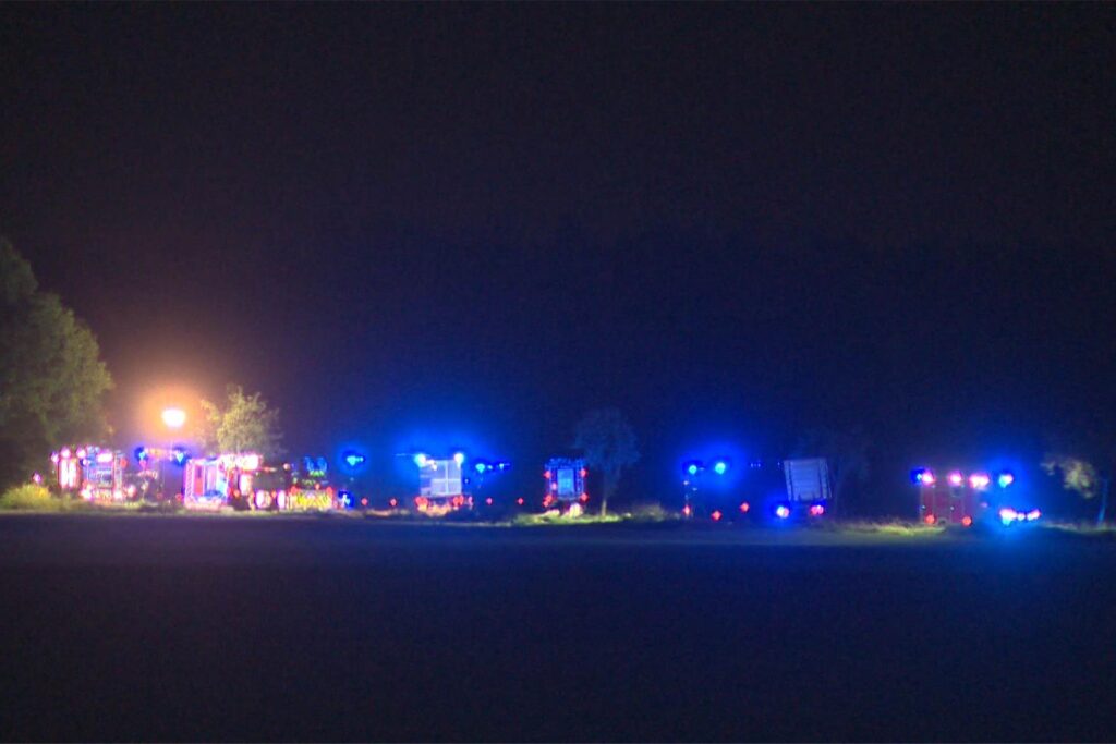 Feuerwehr und Rettungsdienst waren mit vielen Kräften im Einsatz. Feuerwehr und Rettungsdienst waren mit vielen Kräften im Einsatz.