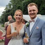 Aileen und David Tekath nach der Hochzeit.