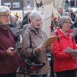 Sängerinnen und Sänger auf dem Marktplatz in Dorsten