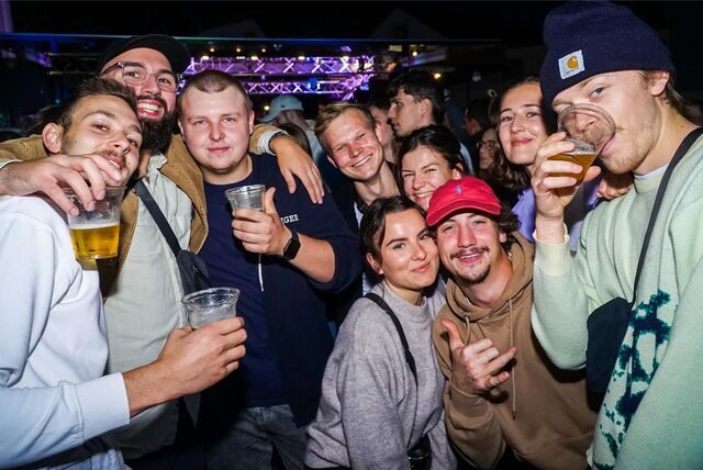 Lustige Gruppe auf dem Abendmarkt in Recklinghausen