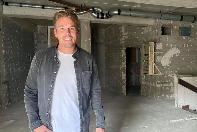 Björn Brinkmann in der ausgebrannten Punta Cana in Castrop-Rauxel.