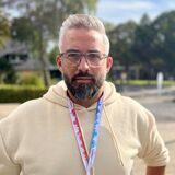 Alfredo Albanito, Babymarkt-Filialleiter an der B1, verzeichnet durch die Sperrung der Bundesstraße massive Umsatzeinbrüche.