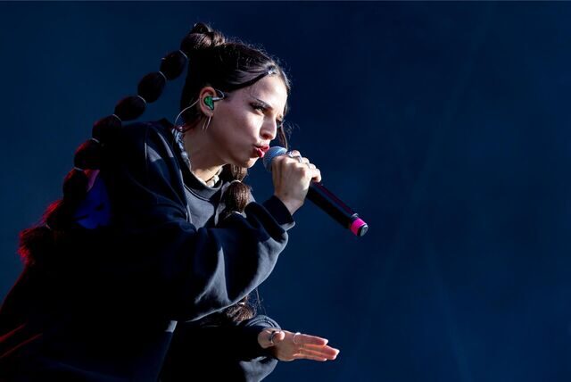 Sängerin Nina Chuba beim Musikfestival Juicy Beats 2023 – auch beim Zeltfestival Ruhr ist die Queen of Rap dabei.