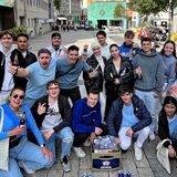 In den vergangenen Jahren sorgten größere Gruppen von Erstsemestern mit Stadtrallyes durch die Dortmunder City vor dem Semesterbeginn immer wieder für Aufsehen – hier ein Bild aus dem Jahr 2022. Sie sind Teil der „Ersti-Woche“, an der zum Start des Wintersemesters Hunderte neue Studenten teilnehmen.