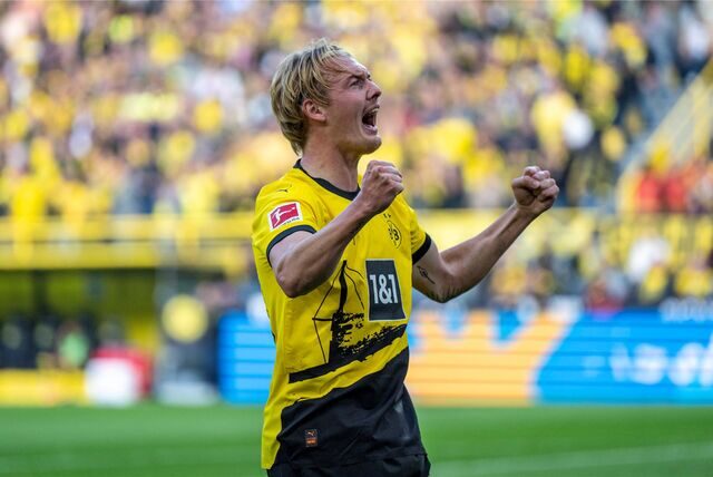 Julian Brandt bejubelt seinen Treffer zum 3:2.