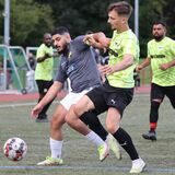 In der Kreisliga B1 mussten sich Kapitän Alihan Kurgan (l) und seine SF Habinghorst/Dingen mit einem 1:1 trotz vieler Chancen gegen den RSV Holthausen begnügen.