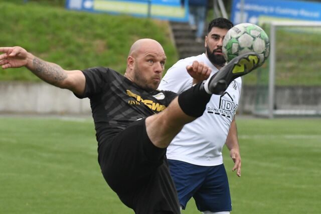 Trotz des 1:0 durch Eryk Kurasiewicz musste sich der FC Frohlinde II am neunten Kreisliga-A-Spieltag dem Tabellenzweiten RSV Holthausen mit 1:4 beugen.