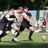 Niklas Waldhier (M.) traf in Henrichenburg in den ersten sieben Minuten doppelt für die Spvgg. Erkenschwick II.