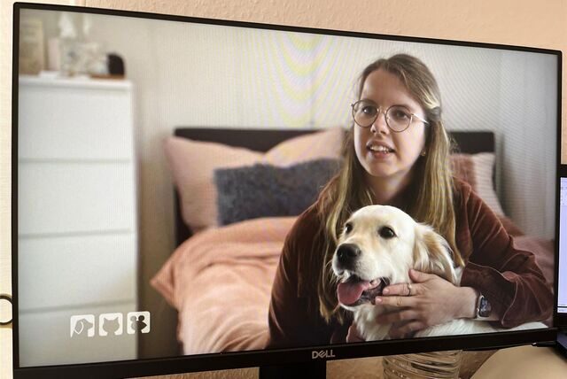 Rabea Schäing und ihr Assistenzhund Hope waren Teil der Fernsehsendung „Hund Katze Maus“.