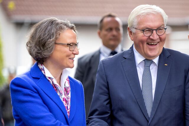 Bundespräsident Frank-Walter Steinmeier – hier mit NRW-Kommunalministerin Ina Scharrenbach (CDU).