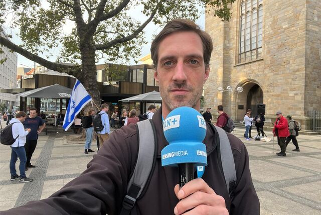 Ihre Solidarität mit Israel zeigen die Dortmunder am Dienstagabend (10.10.) bei einer Demonstration in der City (Symbolbild).