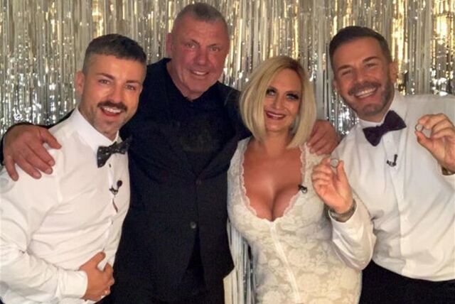 Caro und Andreas Robens sind als Mallorca-Auswanderer bekannt geworden. Jetzt haben sie zum dritten Mal vor laufenden Kameras geheiratet.