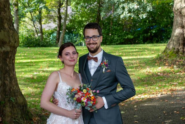 Regina Ganslmaier und David Wohlrab haben sich an der Ostsee kennengelernt. Später folgte der Heiratsantrag am Strand.
