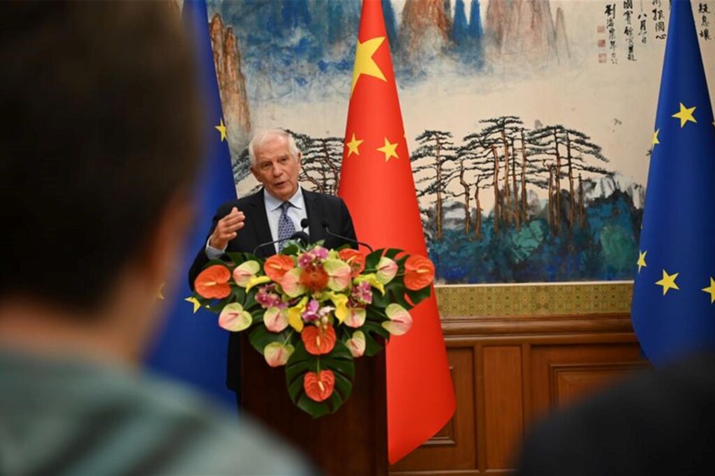 Der EU-Außenbeauftragte Josep Borrell spricht auf einer Pressekonferenz am Rande eines strategischen EU-China-Dialogs. Der EU-Außenbeauftragte Josep Borrell spricht auf einer Pressekonferenz am Rande eines strategischen EU-China-Dialogs.