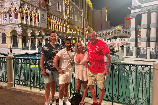 V.l.: Dirk und Tobias Schürmann haben Caro und Andreas Robens bei ihrer Hochzeit in Las Vegas begleitet.