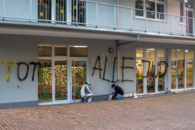 „Tot alle Juden“ haben Unbekannte auf die Außenwand der OGS an der Böckenheckschule geschmiert.
