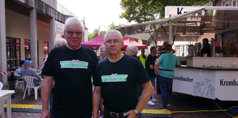 Peter Kalinski und Gerd Könecke organisierten den Feierabendmarkt in Langenbochum.