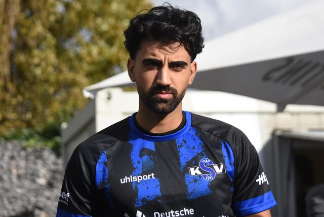 Auch Königsborns Sechser Sam Armandeh trug das neue Trikot am Sonntag zum ersten Mal in einem Pflichtspiel.