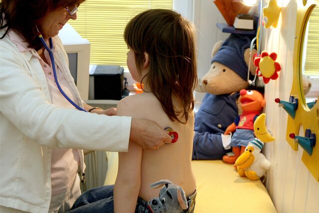 Bei der Schuleingangsuntersuchung wird geschaut, wie es um die Gesundheit des künftigen Schulkindes bestellt ist.