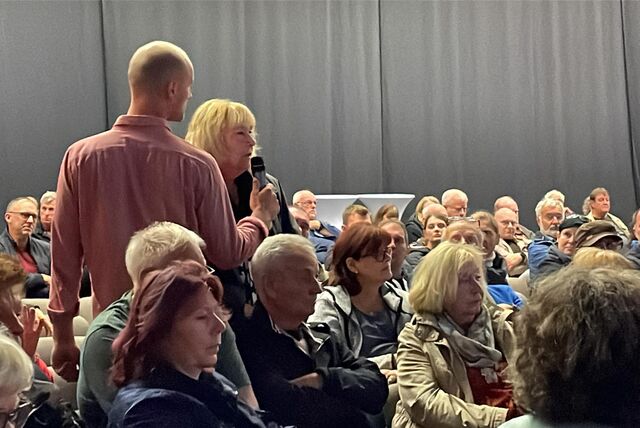 200 Menschen kamen Donnerstagabend zum Bürgerdialog in die Europahalle. Die Diskussion zu den Hochwasser-Schäden dieses Sommers entlang der Emscher machten sie sich zu eigen.