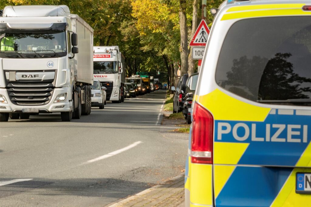 In Folge des Unfall bildete sich ein langer Stau auf der Moltkestraße in Lünen. In Folge des Unfall bildete sich ein langer Stau auf der Moltkestraße in Lünen.