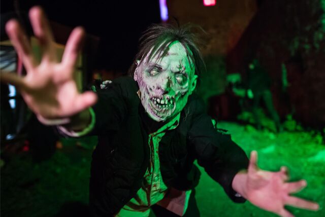 Ein Zombie im Dunklen