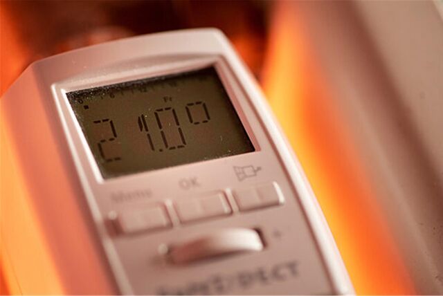Ein einstellbares Thermostat.