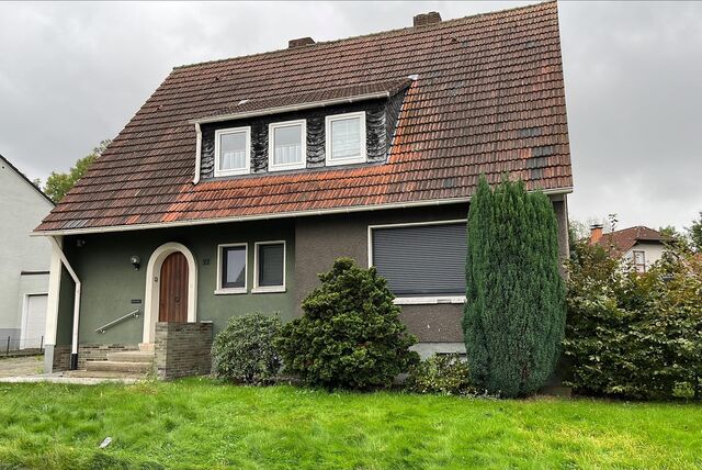 Dieses Haus an der Rosenstraße kommt zur Zwangsversteigerung.