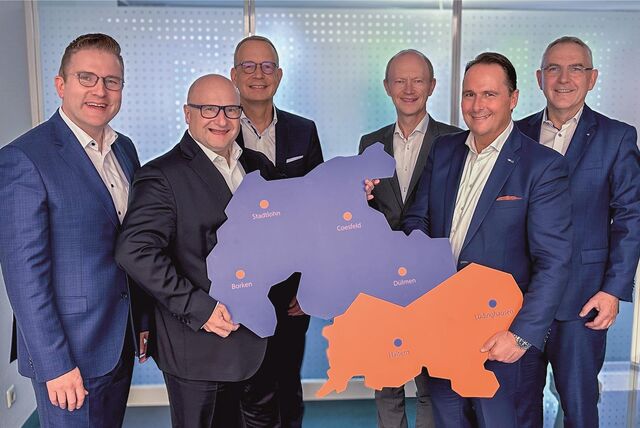 Gruppenbild mit Volksbank-Vorständen
