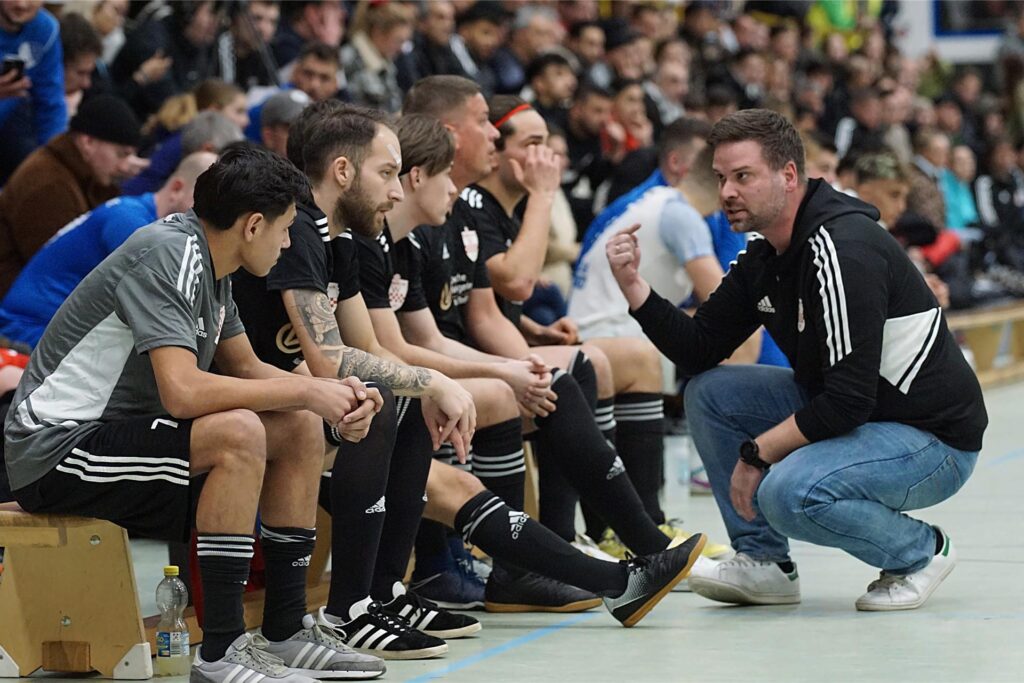 Marc Schmitt (r.) coacht ab sofort den Königsborner SV.