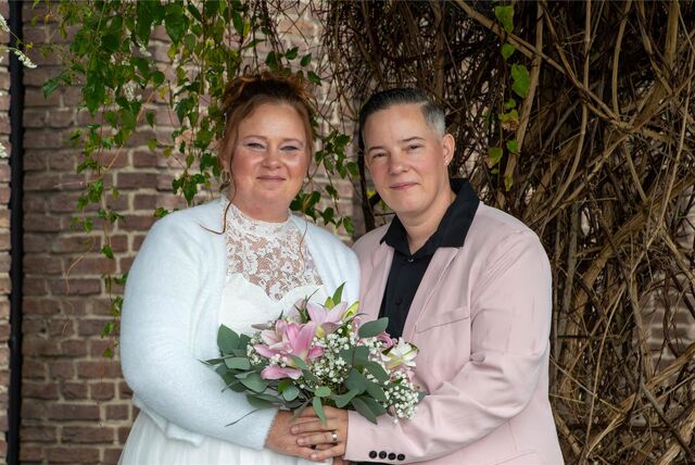 Yvonne (geborene Gehle, r.) und Jenny Vierhaus kennen sich bereits seit zwölf Jahren. Als sie sich vor fünf Jahren zufällig wiedersahen, hat es direkt gefunkt.