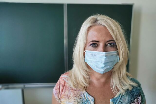 Lehrerin mit Make.