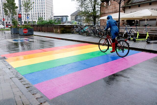 Ein Regenbogenstreifen in Nürnberg (Symbolbild).