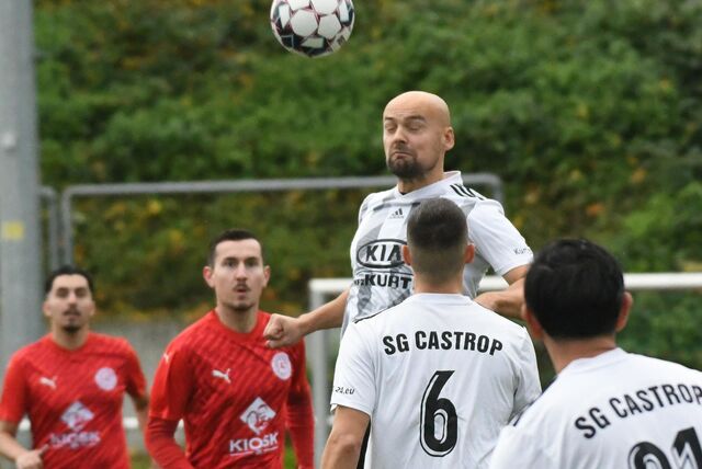 19 Fotos. Als Tabellenvorletzter der Kreisliga A duellierte sich die SG Castrop mit den ebenfalls abstiegsgefährdeten SF Wanne II und verlor mit 0:1.