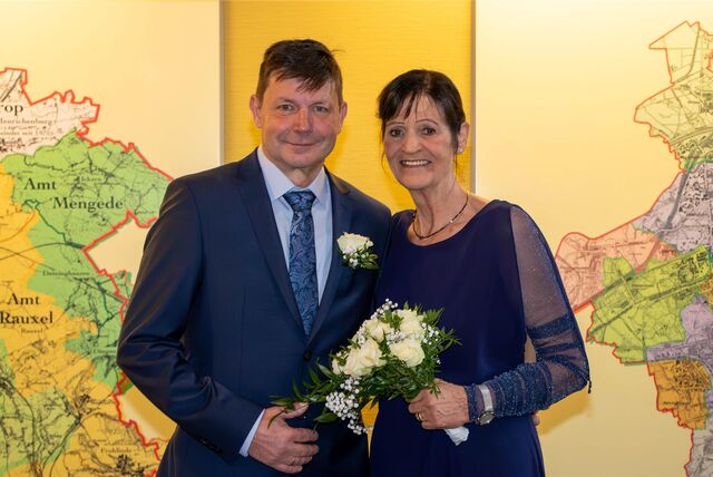 Brigitte (geborene Rings) und Fred Thomas hatten sich 17 Jahre aus den Augen verloren. Nun haben sie am Standesamt Castrop-Rauxel geheiratet.
