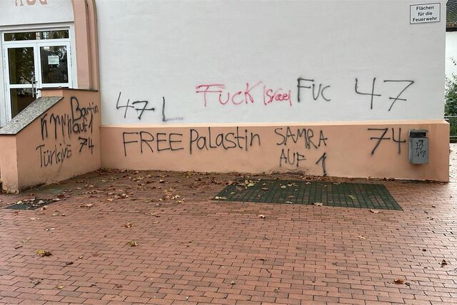 An mindestens zwei Gebäuden des Adalbert-Stifter-Gymnasiums in der Castroper Altstadt gibt es über Halloween und Allerheiligen neue Schmierereien, darunter welche mit antisemitischem Inhalt.