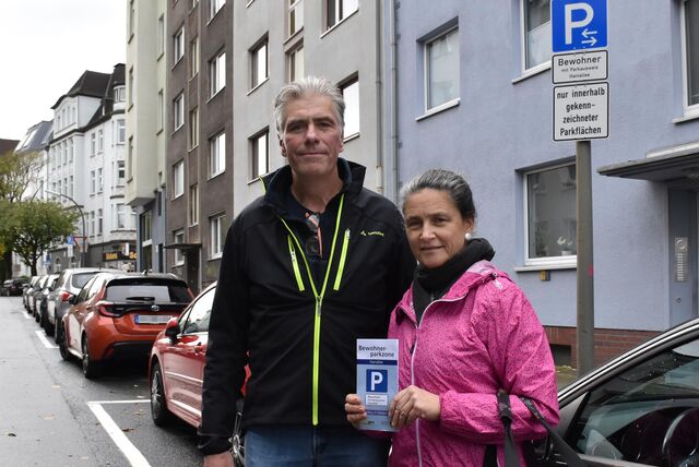 Michael Burczyk und Kirsten Adamczak an der Straße Am Knappenberg.