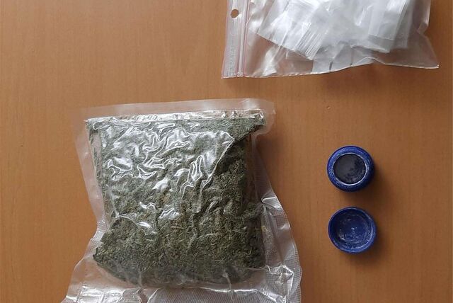 Die Bundespolizei hat einen mutmaßlichen Dealer festgenommen. Der Mann hatte unter anderem über 100 Gramm Marihuana dabei.