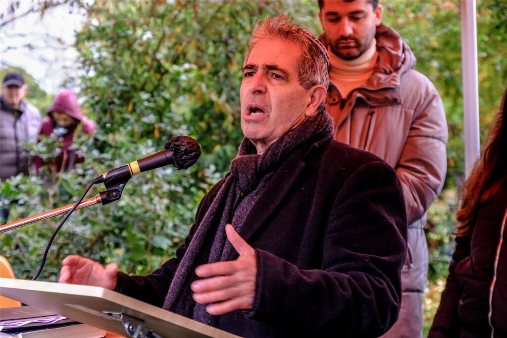 Kantor Isaac Tourgman richtete einen emotionalen Appell nicht nur an die Zuhörer am Nordcharweg. Kantor Isaac Tourgman richtete einen emotionalen Appell nicht nur an die Zuhörer am Nordcharweg.