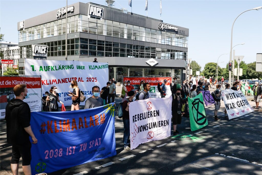 Vor mehr als zwei Jahren blockierten die Aktivisten stundenlang den Verkehr auf der B1. Vor mehr als zwei Jahren blockierten die Aktivisten stundenlang den Verkehr auf der B1.